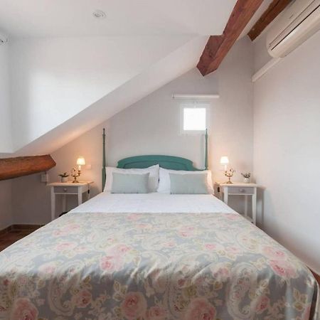 Cozy One-Bedroom Penthhouse La Latina Madrid Buitenkant foto