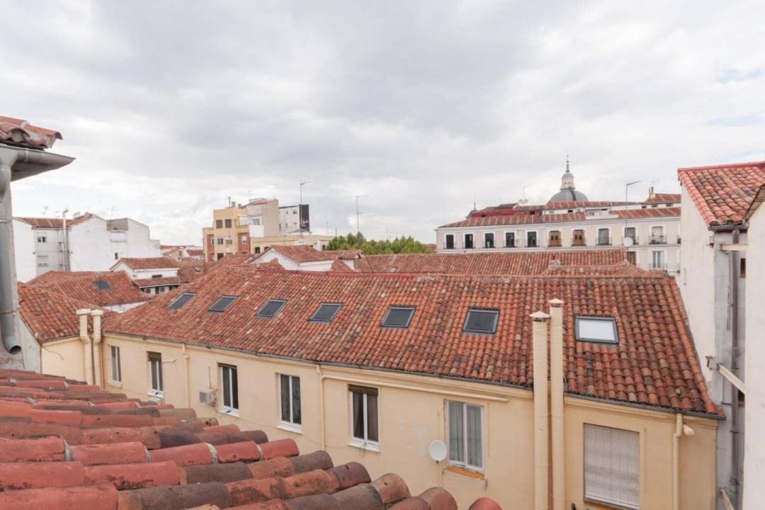 Cozy One-Bedroom Penthhouse La Latina Madrid Buitenkant foto